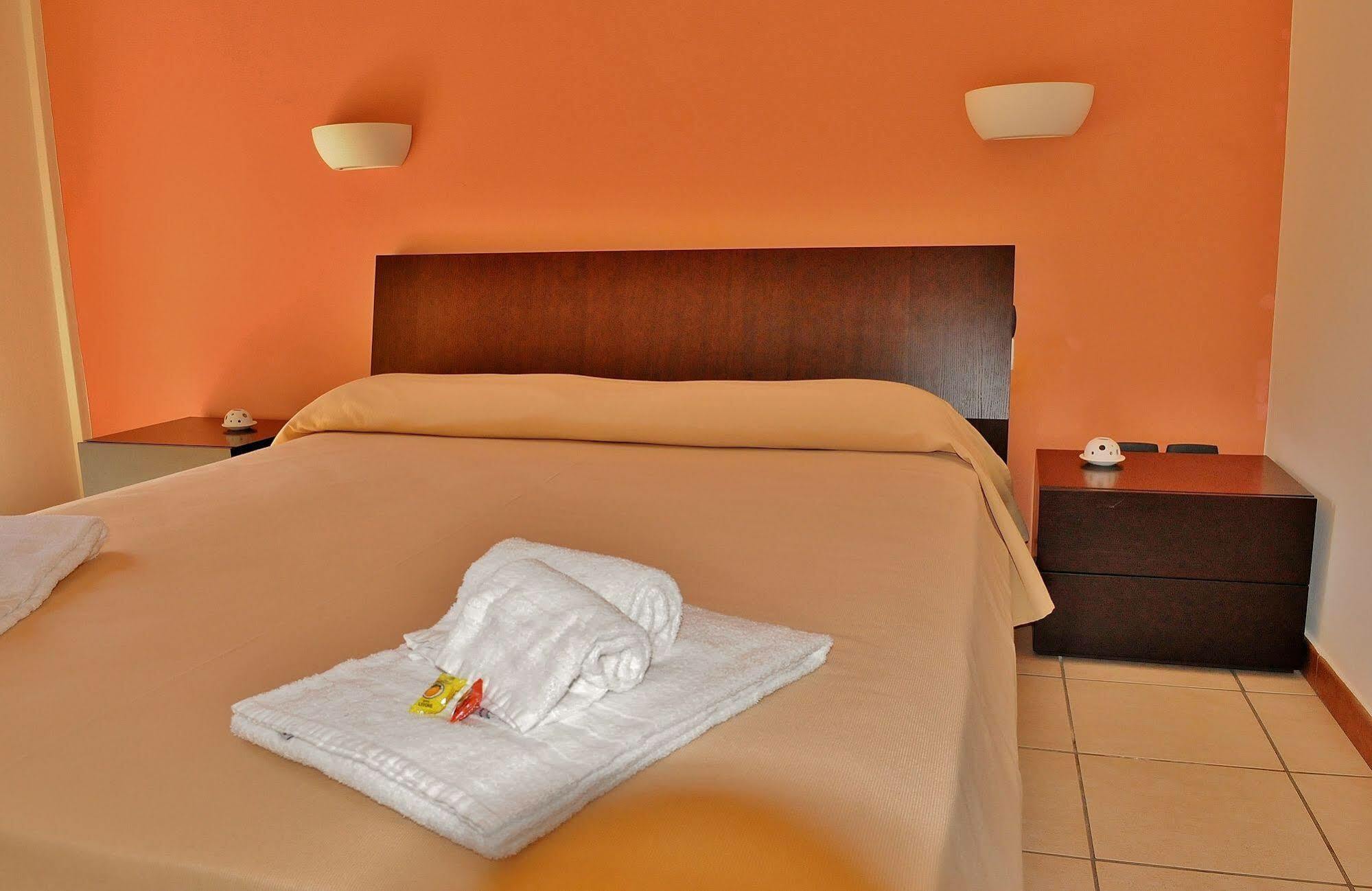 Hotel Rasula Alta グラヴィーナ・ディ・カターニア エクステリア 写真